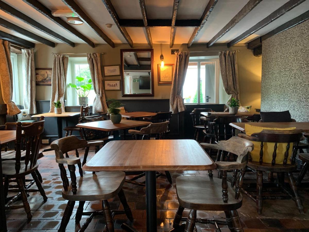 The Black Dog Inn 多尔顿因弗内斯 外观 照片